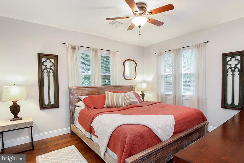 7925 Fort Hunt Road Alexandria, VA 22308 - Photo 17 of 25 Bedroom (Master)
