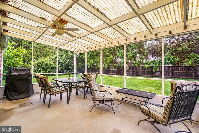 7925 Fort Hunt Road Alexandria, VA 22308 - Photo 23 of 25 Exterior (Rear)