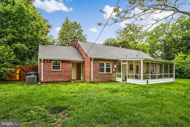 7925 Fort Hunt Road Alexandria, VA 22308 - Photo 24 of 25 Exterior (Rear)