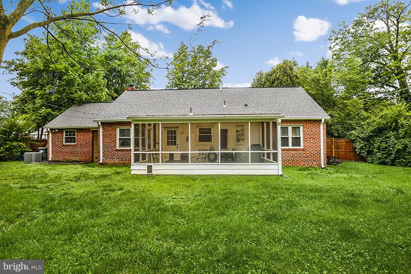 7925 Fort Hunt Road Alexandria, VA 22308 - Photo 25 of 25 Exterior (Rear)