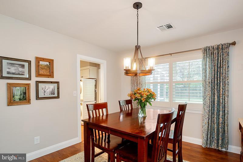 7925 Fort Hunt Road Alexandria, VA 22308 - Photo 9 of 25 Dining Room