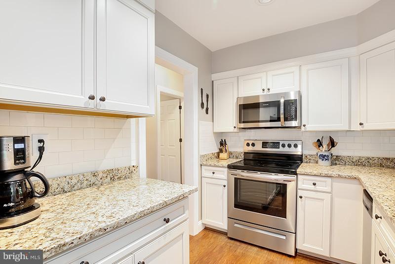 7925 Fort Hunt Road Alexandria, VA 22308 - Photo 10 of 25 Kitchen