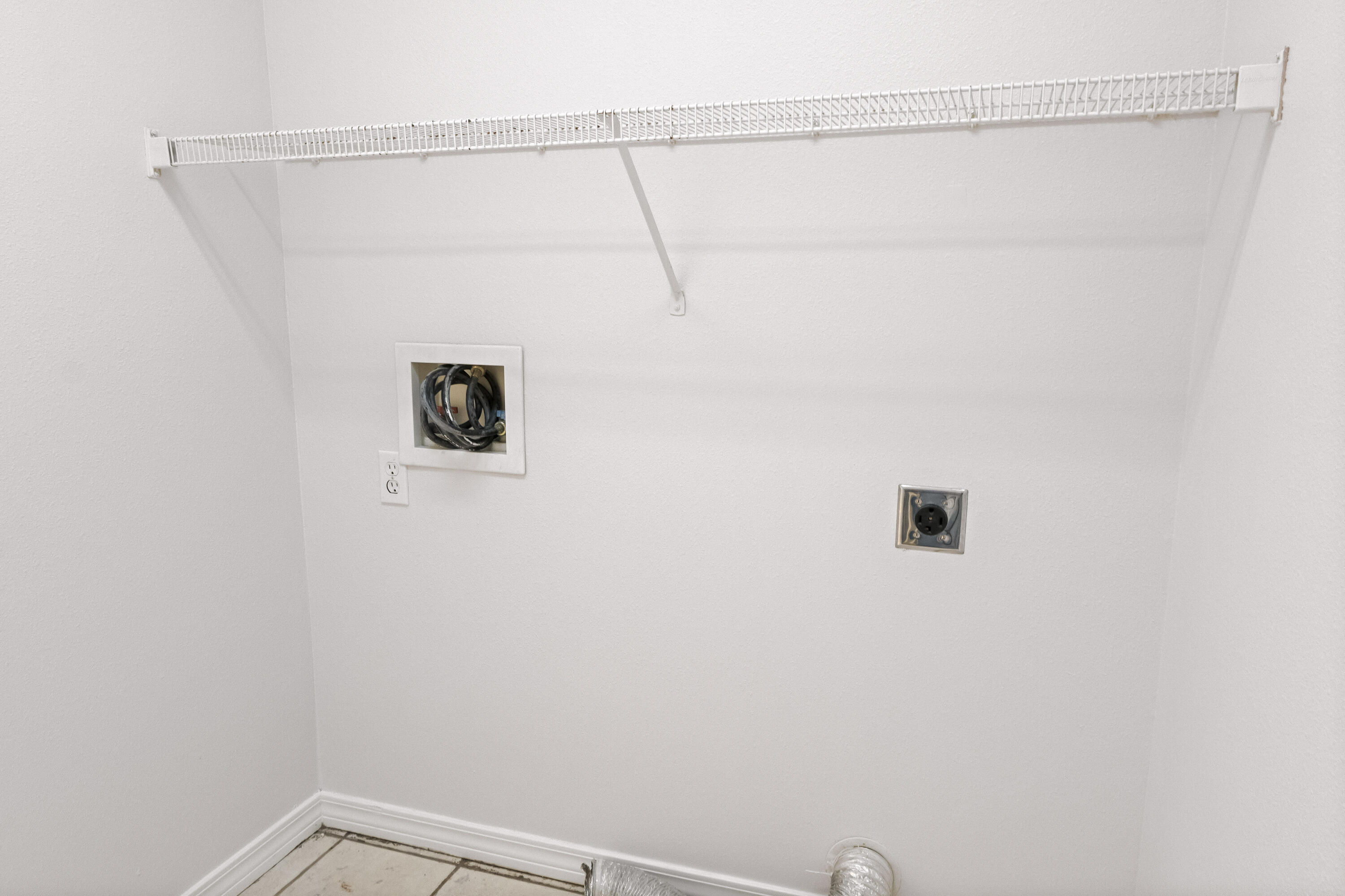 56 Kimberly Ann Drive Santa Rosa Beach, FL 32459 - Photo 14 of 39 a view of a small room