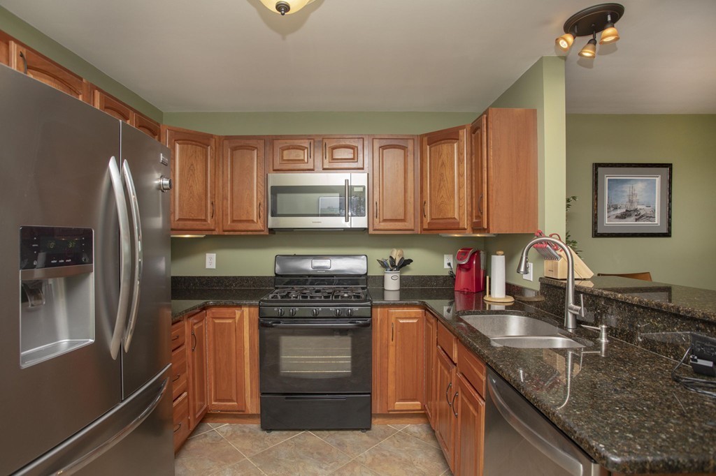 915 Hathaway Road, Unit 407 New Bedford, MA 02740 - Photo 12 of 39