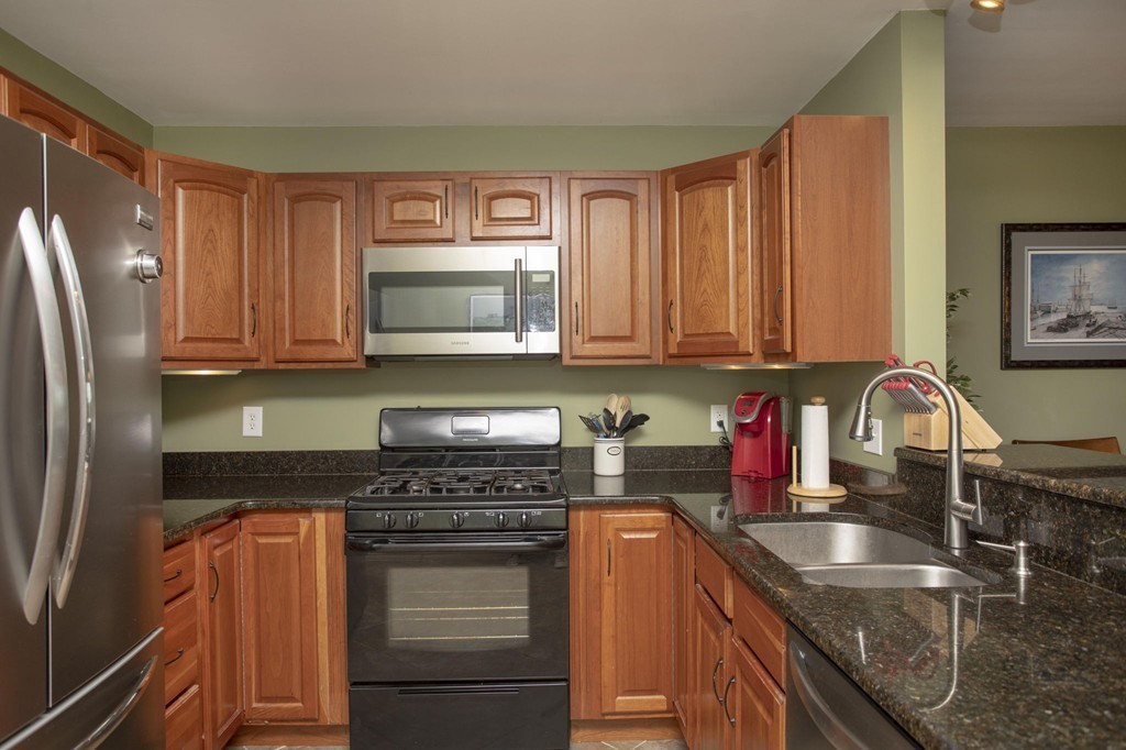 915 Hathaway Road, Unit 407 New Bedford, MA 02740 - Photo 13 of 39