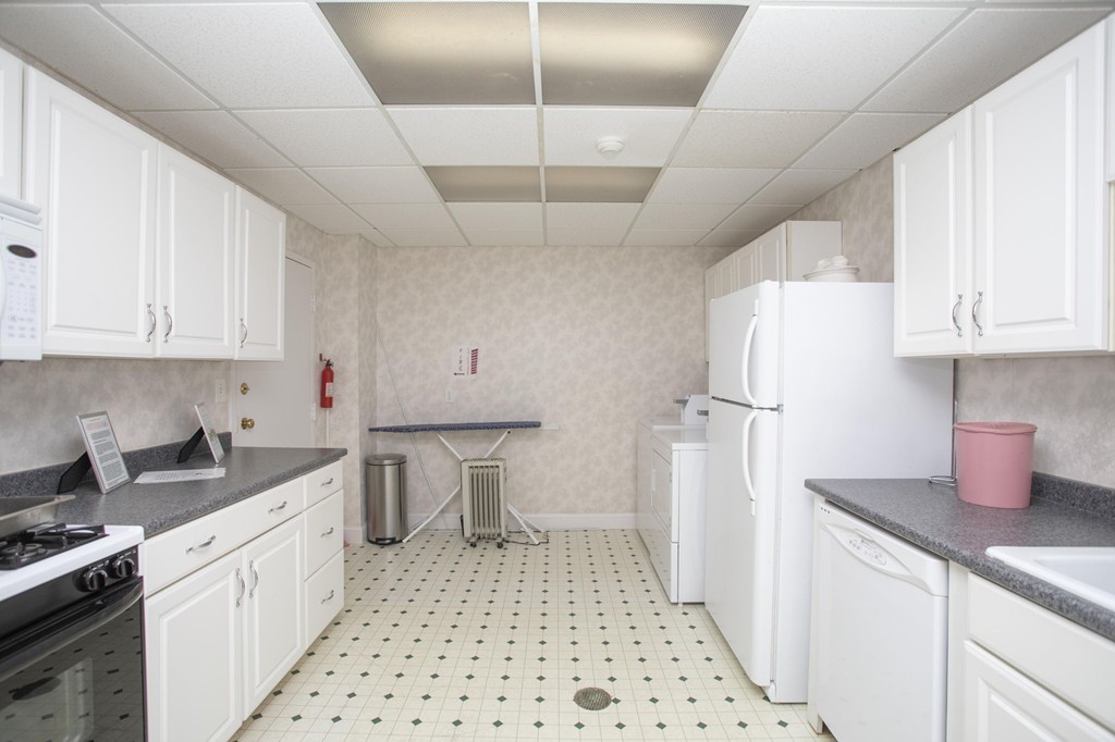 915 Hathaway Road, Unit 407 New Bedford, MA 02740 - Photo 32 of 39