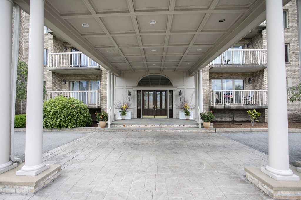 915 Hathaway Road, Unit 407 New Bedford, MA 02740 - Photo 5 of 39