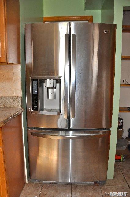 Undisclosed Address Queens, NY 11421 - Photo 4 of 11 Appliances