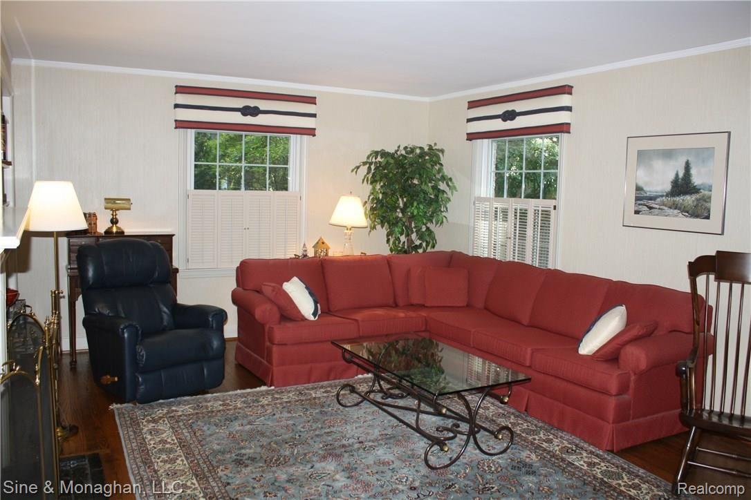 63 Cambridge Road Grosse Pointe, MI 48236 - Photo 2 of 34 IMG_7897.JPG