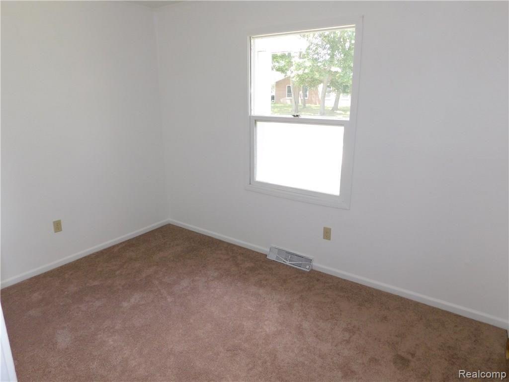 509 Prospect Street Howell, MI 48843 - Photo 6 of 14 509 Prospect.JPG