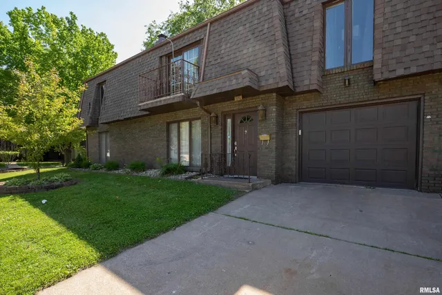 $1,999 | 3625 34th Street, Moline, IL 61265