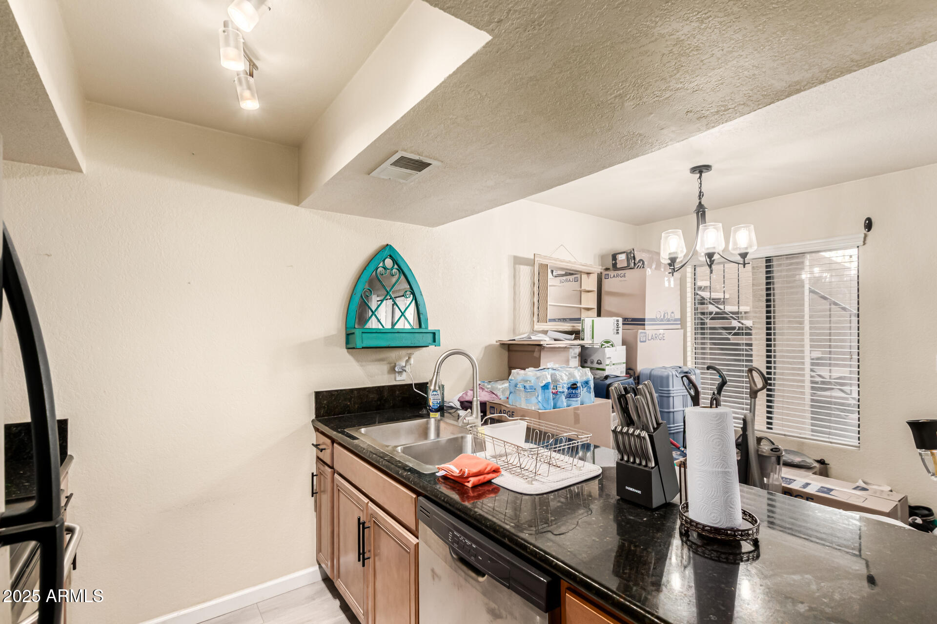 1241 North 48th Street, Unit 106 Phoenix, AZ 85008 - Photo 7 of 17 Granite Countertops