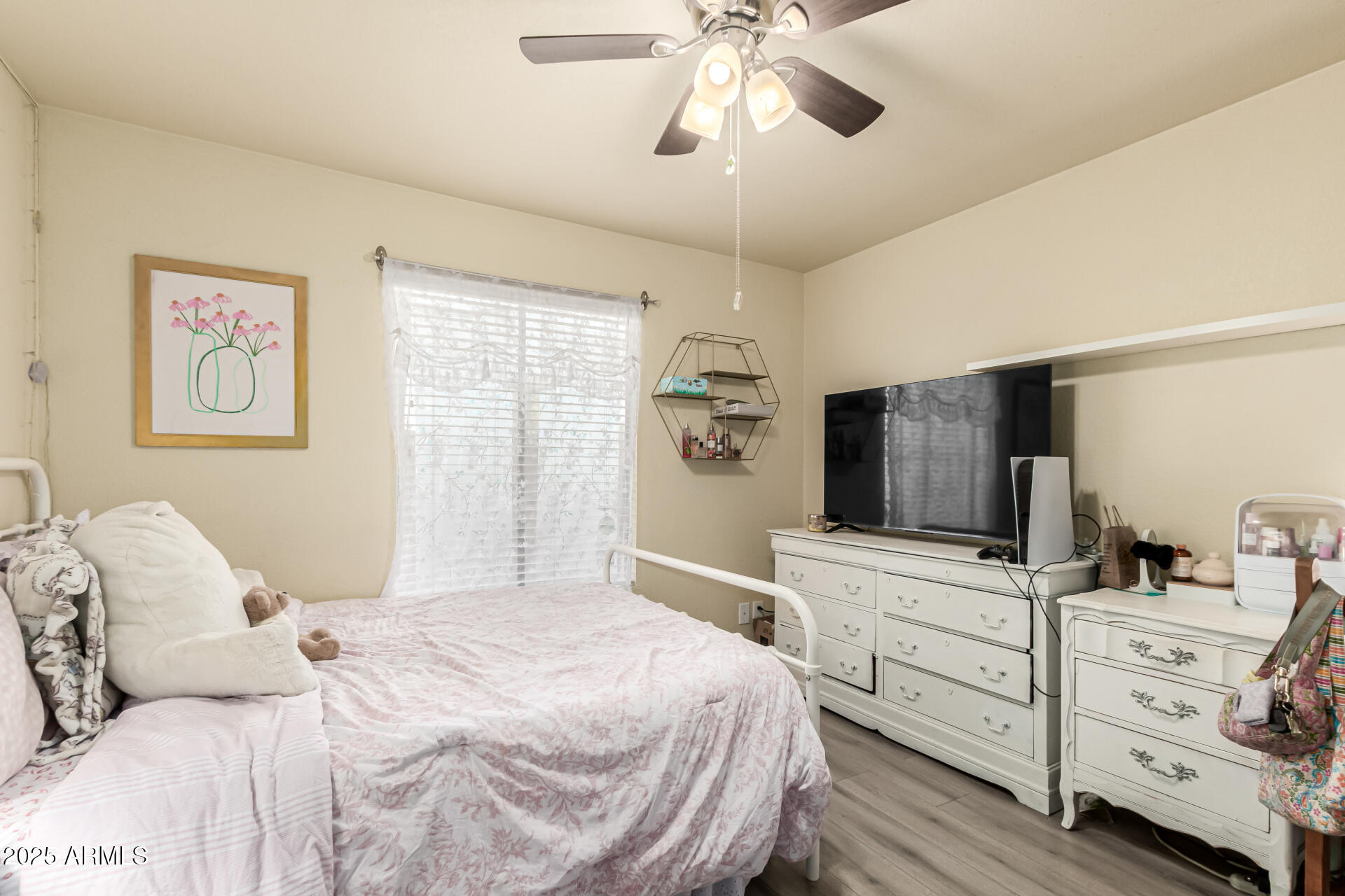 1241 North 48th Street, Unit 106 Phoenix, AZ 85008 - Photo 10 of 17 Large Primary Bedroom