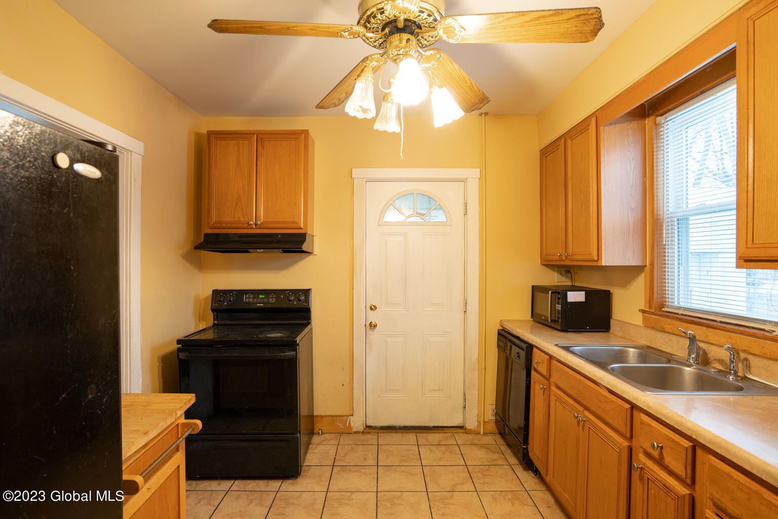 102 Whitehall Road Albany, NY 12209 - Photo 9 of 14 DSC04436