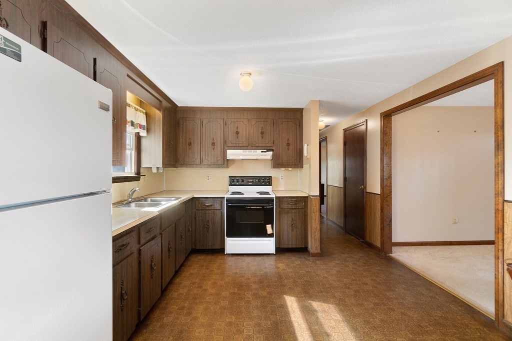 15 Fosdick Road Carver, MA 02330 - Photo 7 of 37 Gallery Image 7
