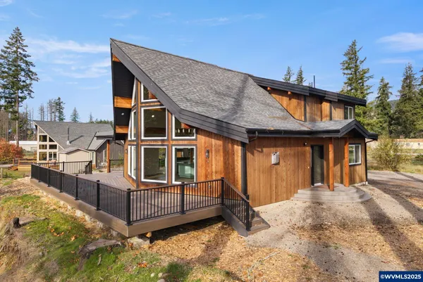 $848,750 | 138 Santiam Street, Gates, OR 97346
