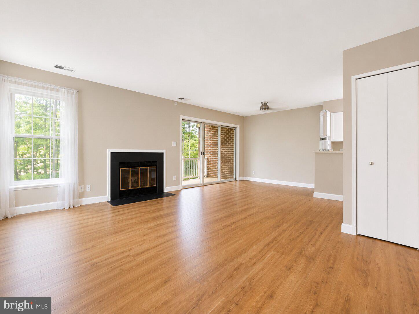 11150 Beaver Trail Court Reston, VA 20191 - Photo 7 of 20 Living