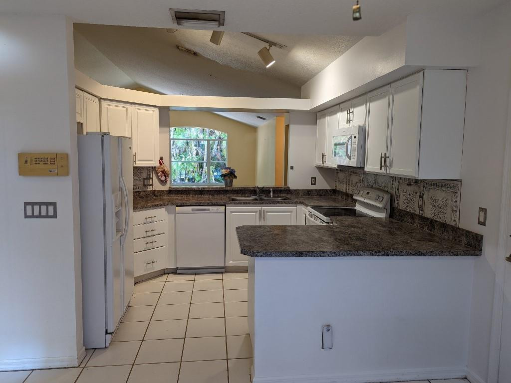 3066 Casa Rio Court Riviera Beach, FL 33418 - Photo 8 of 25 Photo 8