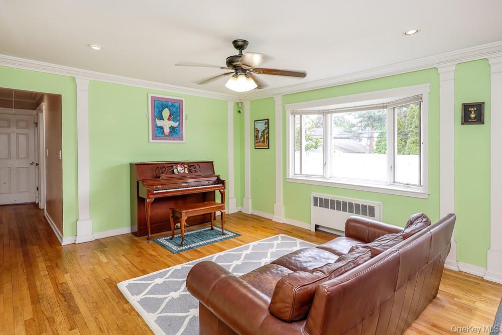 41 Cambria Road Syosset, NY 11791 - Photo 5 of 35 Gallery Image 5