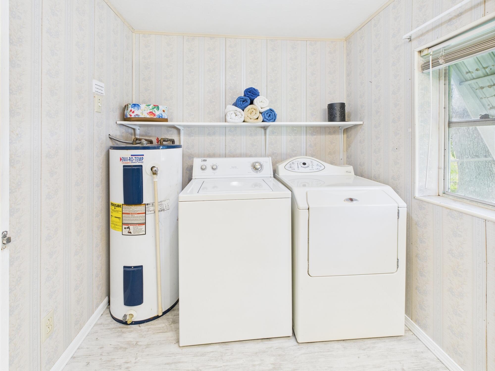3302 Southeast 34th Avenue Okeechobee, FL 34974 - Photo 25 of 54 a utility room with dryer and washer