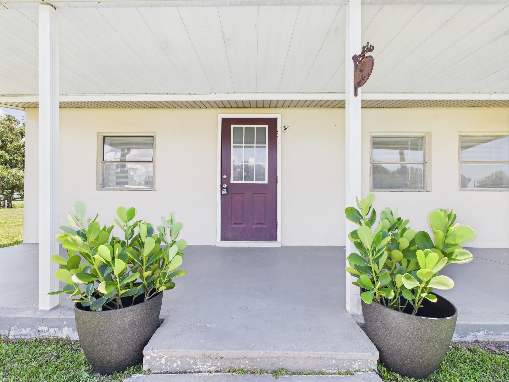 3302 Southeast 34th Avenue Okeechobee, FL 34974 - Photo 5 of 54 a white vase with white and yellow flowers