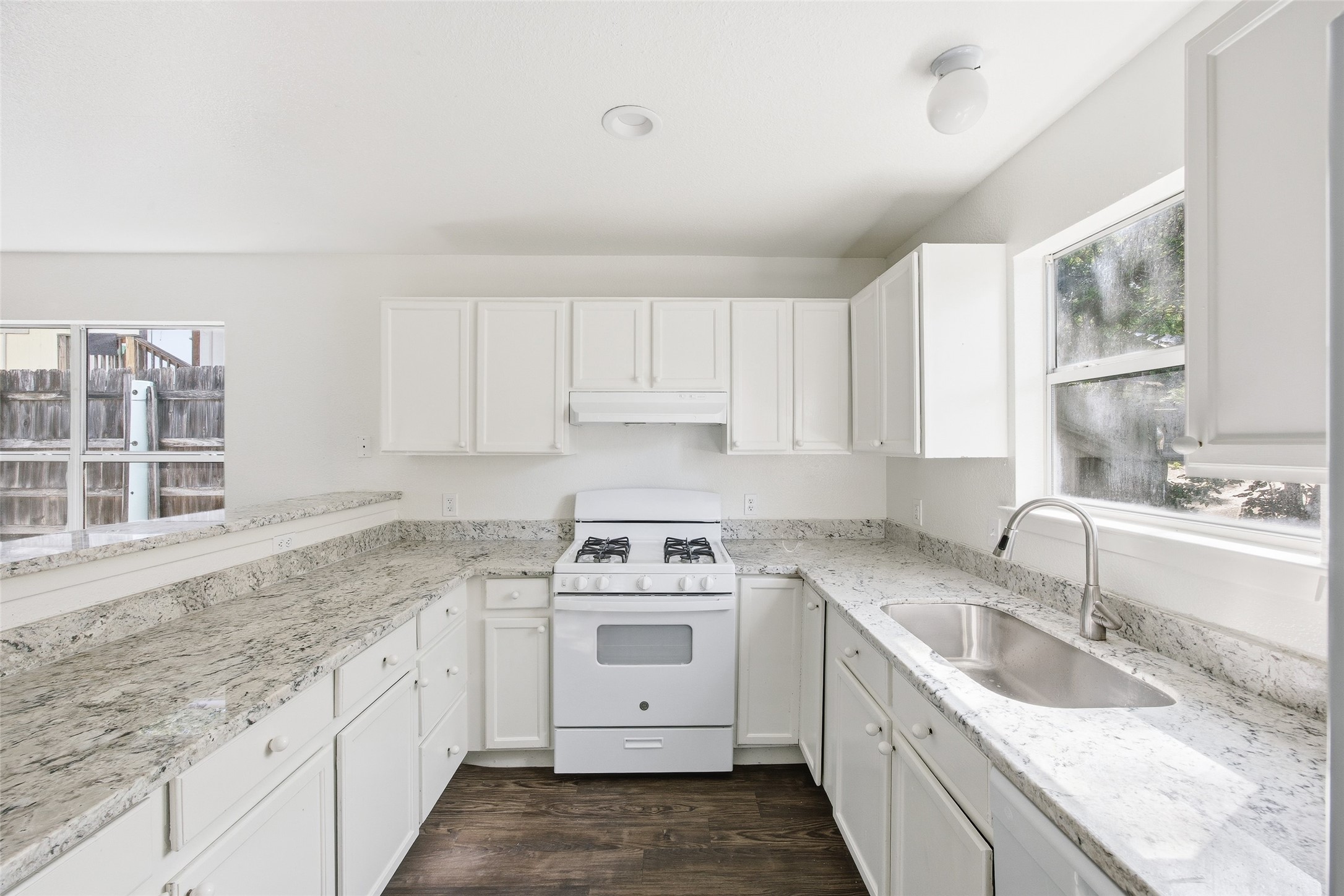 1106 Delano Street Austin, TX 78721 - Photo 12 of 32