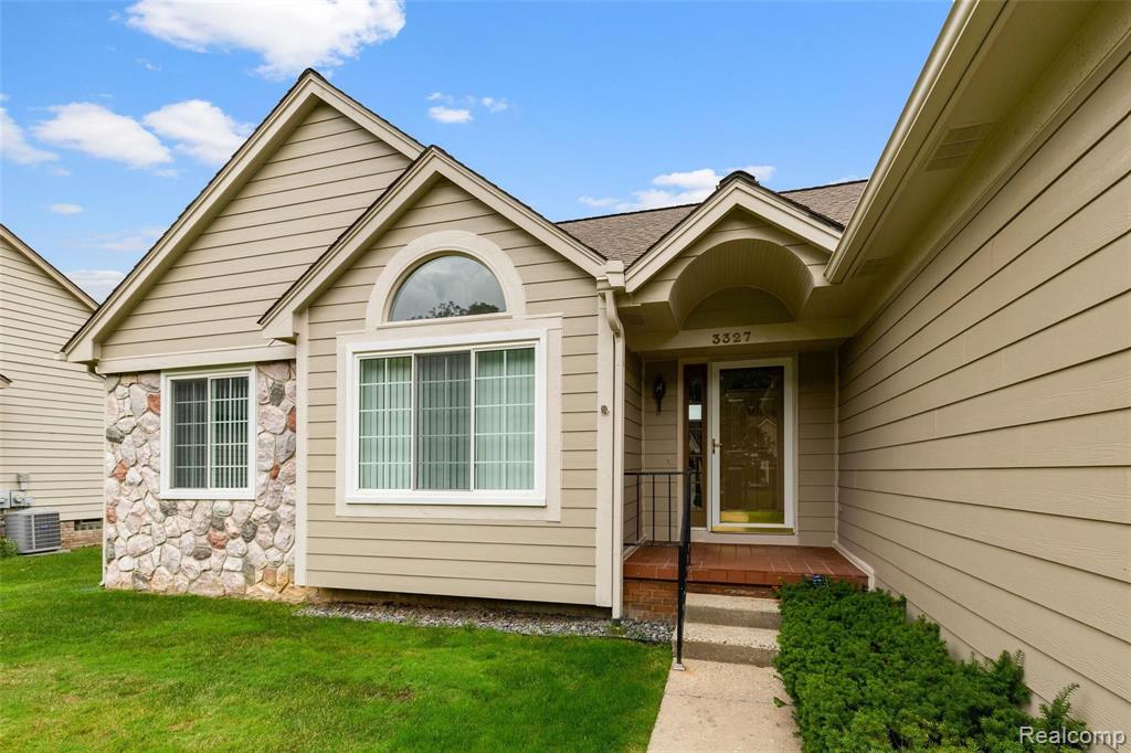 3327 Fairgrove Terrace Rochester Hills, MI 48309 - Photo 2 of 55