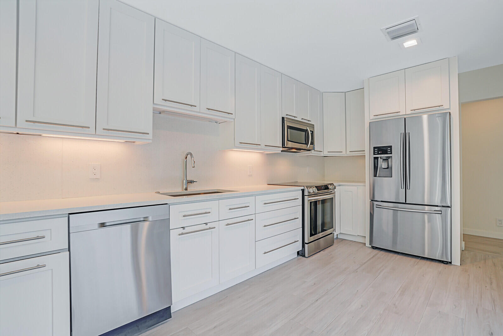 1221 Dolphin Road Singer Island, FL 33404 - Photo 16 of 50 30_Image_16_mls
