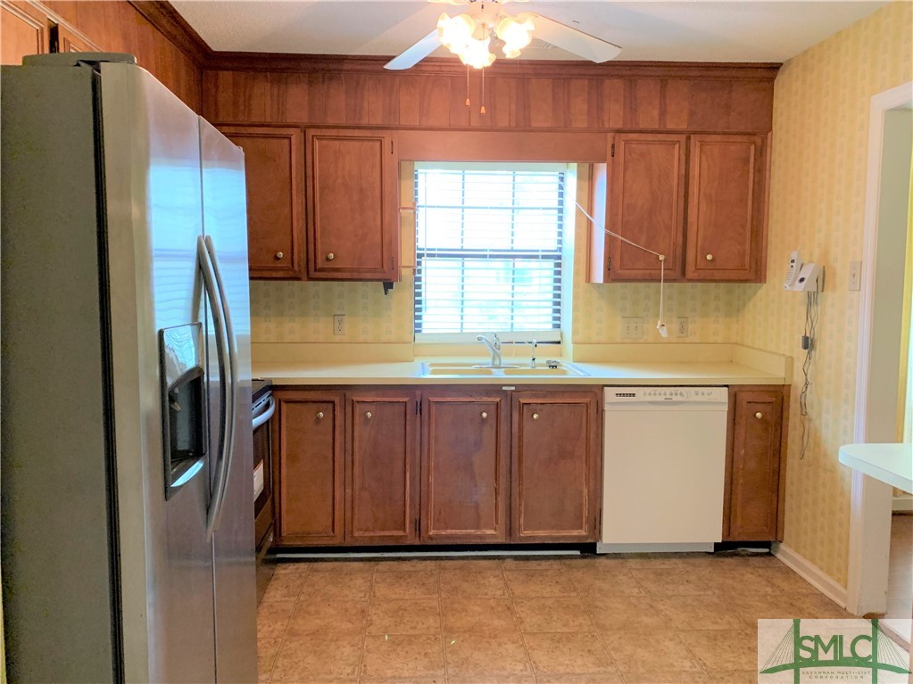 2 Cuttysark Road Savannah, GA 31410 - Photo 7 of 27 Kitchen