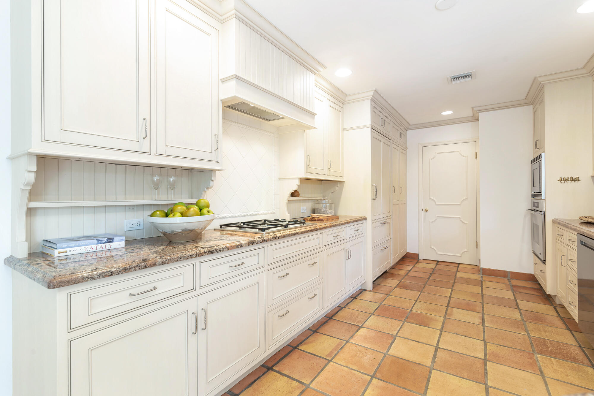 266 Southland Road Palm Beach, FL 33480 - Photo 11 of 31 low-17