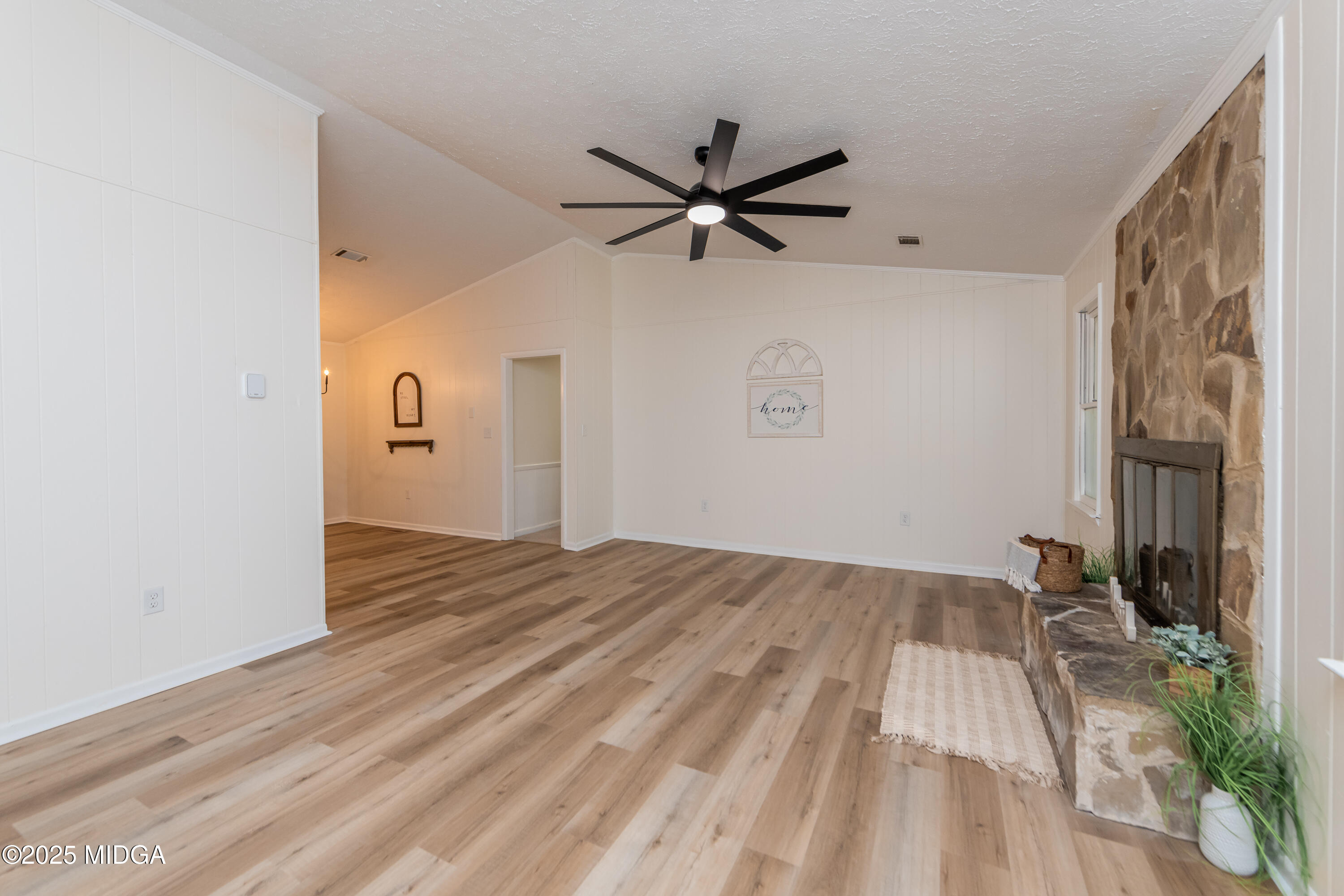 139 Old Oak Road Byron, GA 31008 - Photo 20 of 59 a view of a livingroom with a hardwood floor