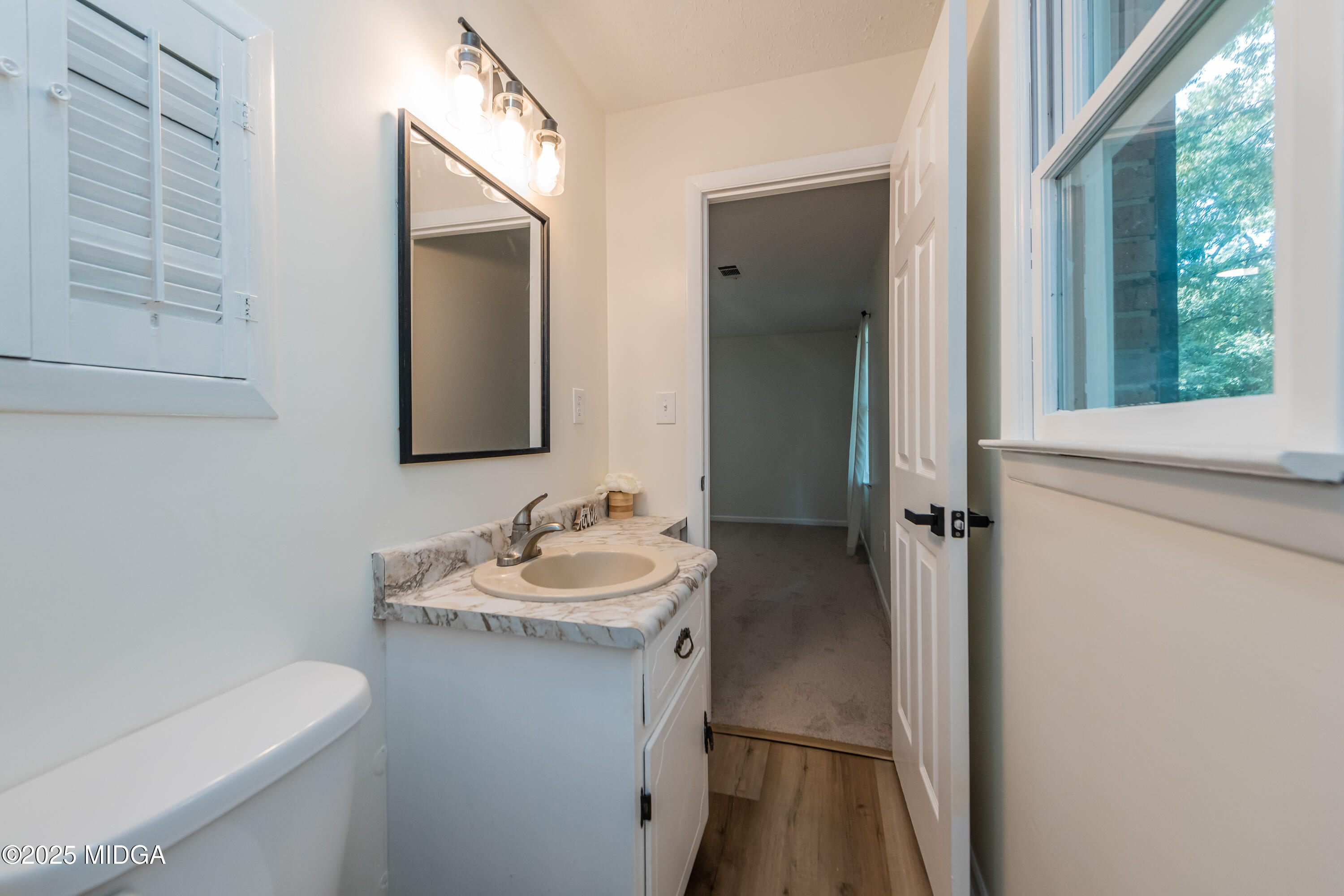 139 Old Oak Road Byron, GA 31008 - Photo 3 of 59 a bathroom with a sink toilet and mirror