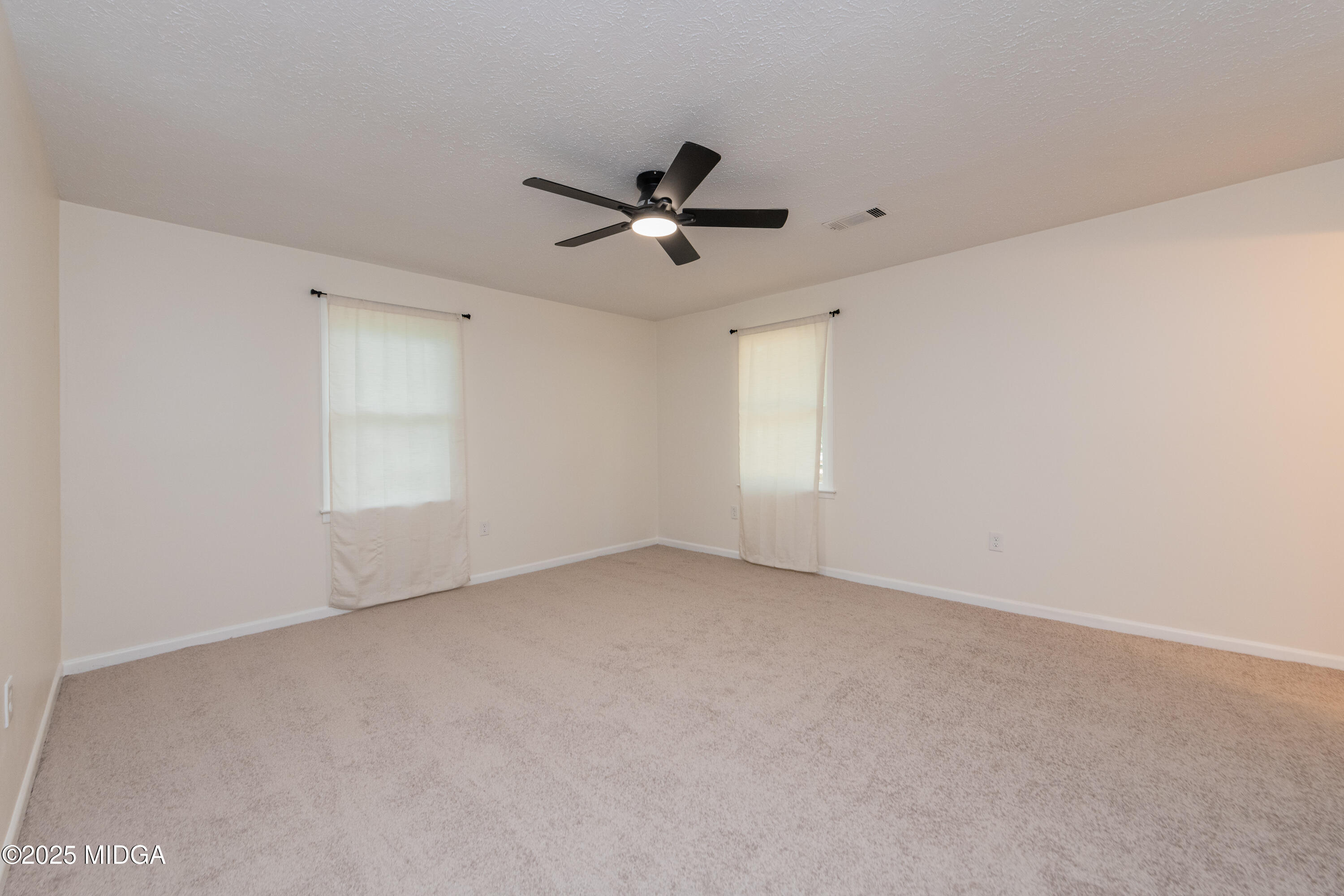 139 Old Oak Road Byron, GA 31008 - Photo 31 of 59 an empty room with a window and a ceiling fan