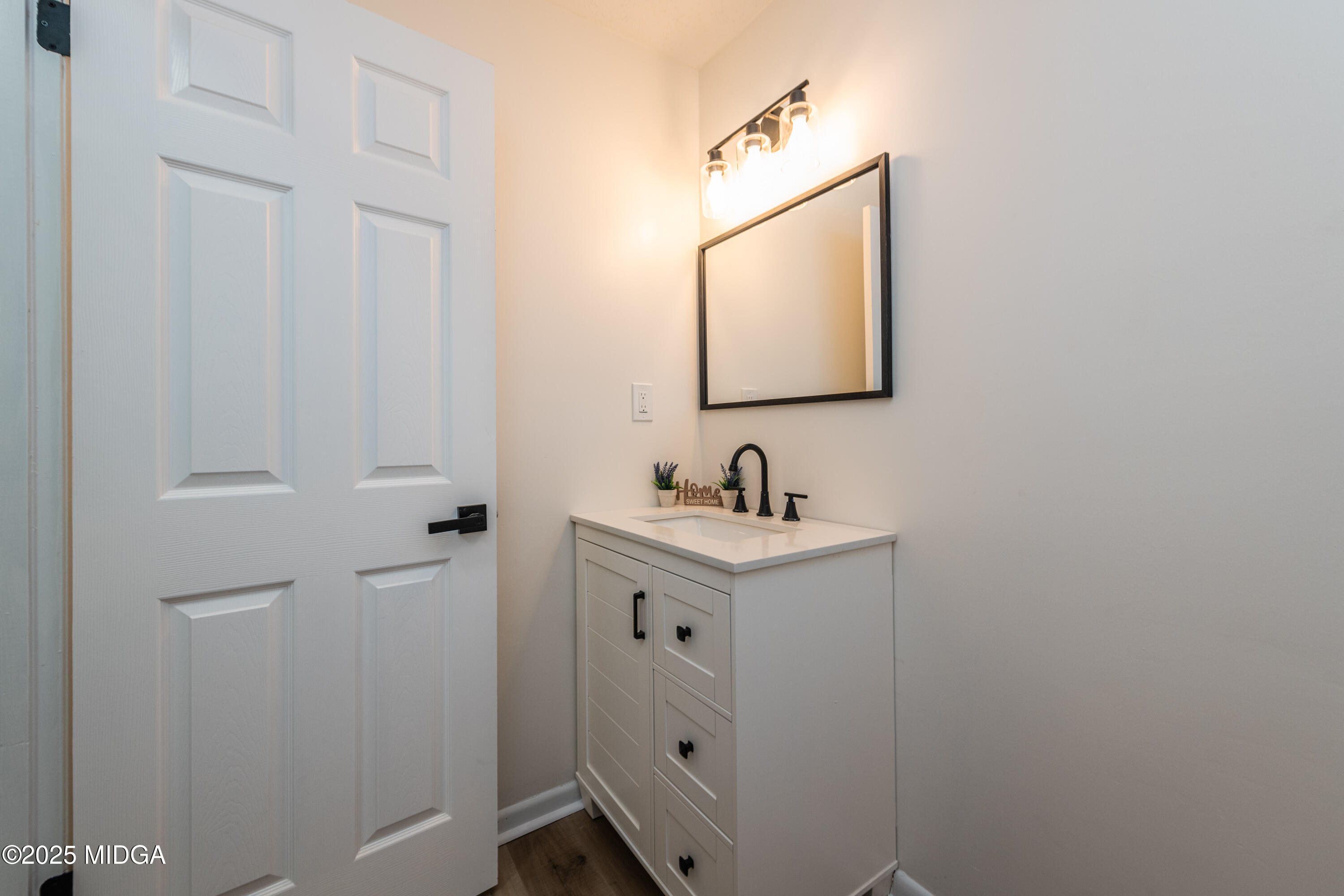 139 Old Oak Road Byron, GA 31008 - Photo 44 of 59 a bathroom with a sink and a mirror