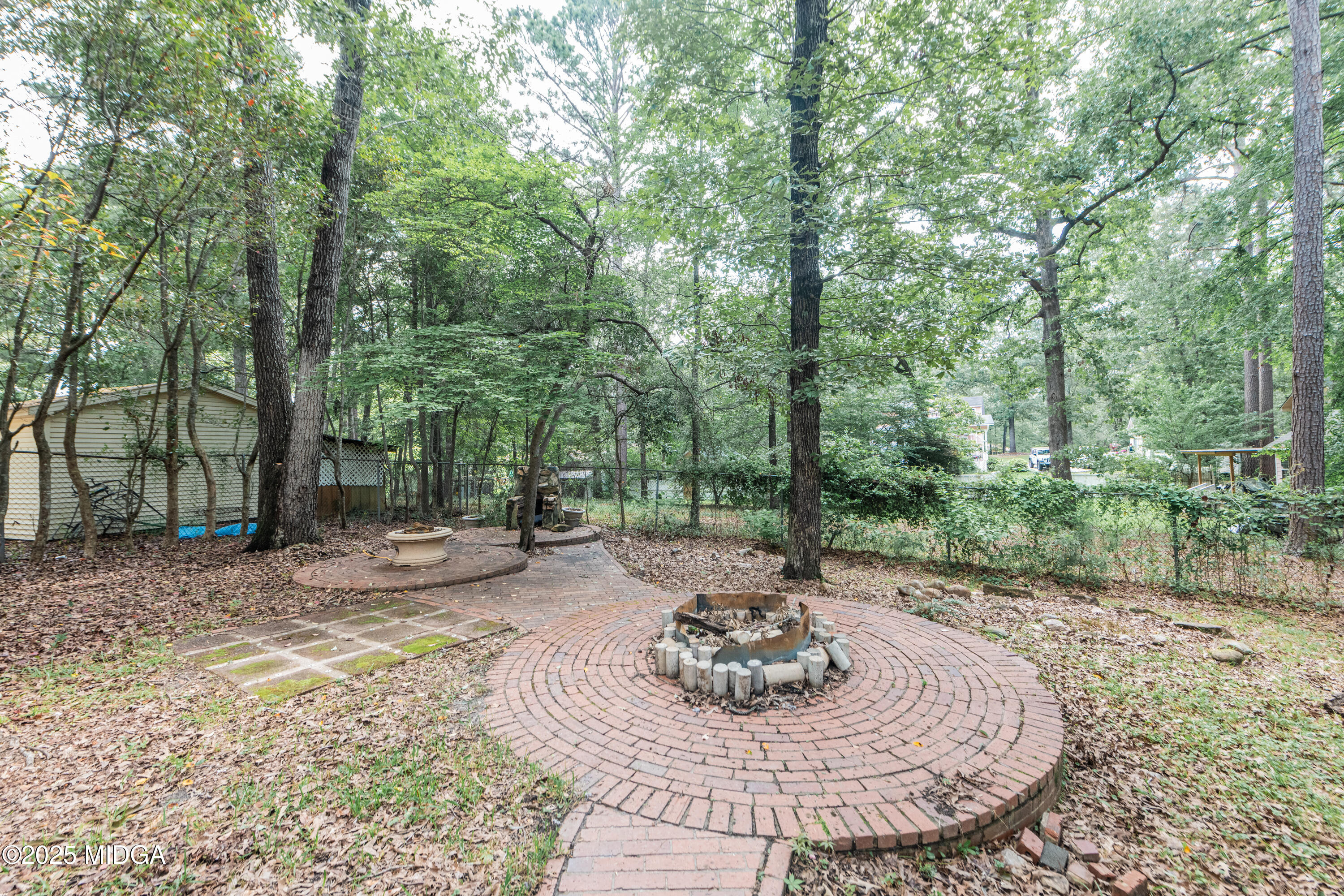 139 Old Oak Road Byron, GA 31008 - Photo 56 of 59 a view of a backyard with table and chairs