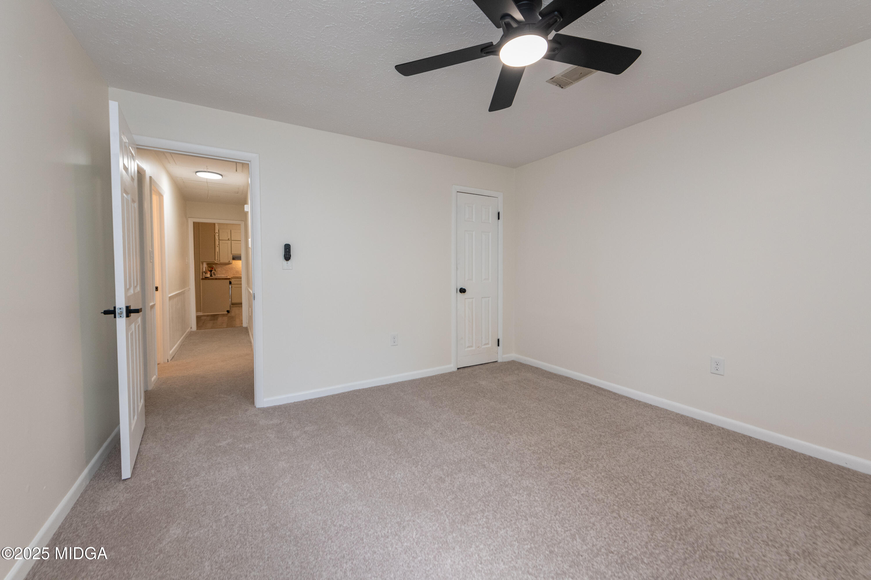 139 Old Oak Road Byron, GA 31008 - Photo 8 of 59 an empty room with closet and a chandelier fan