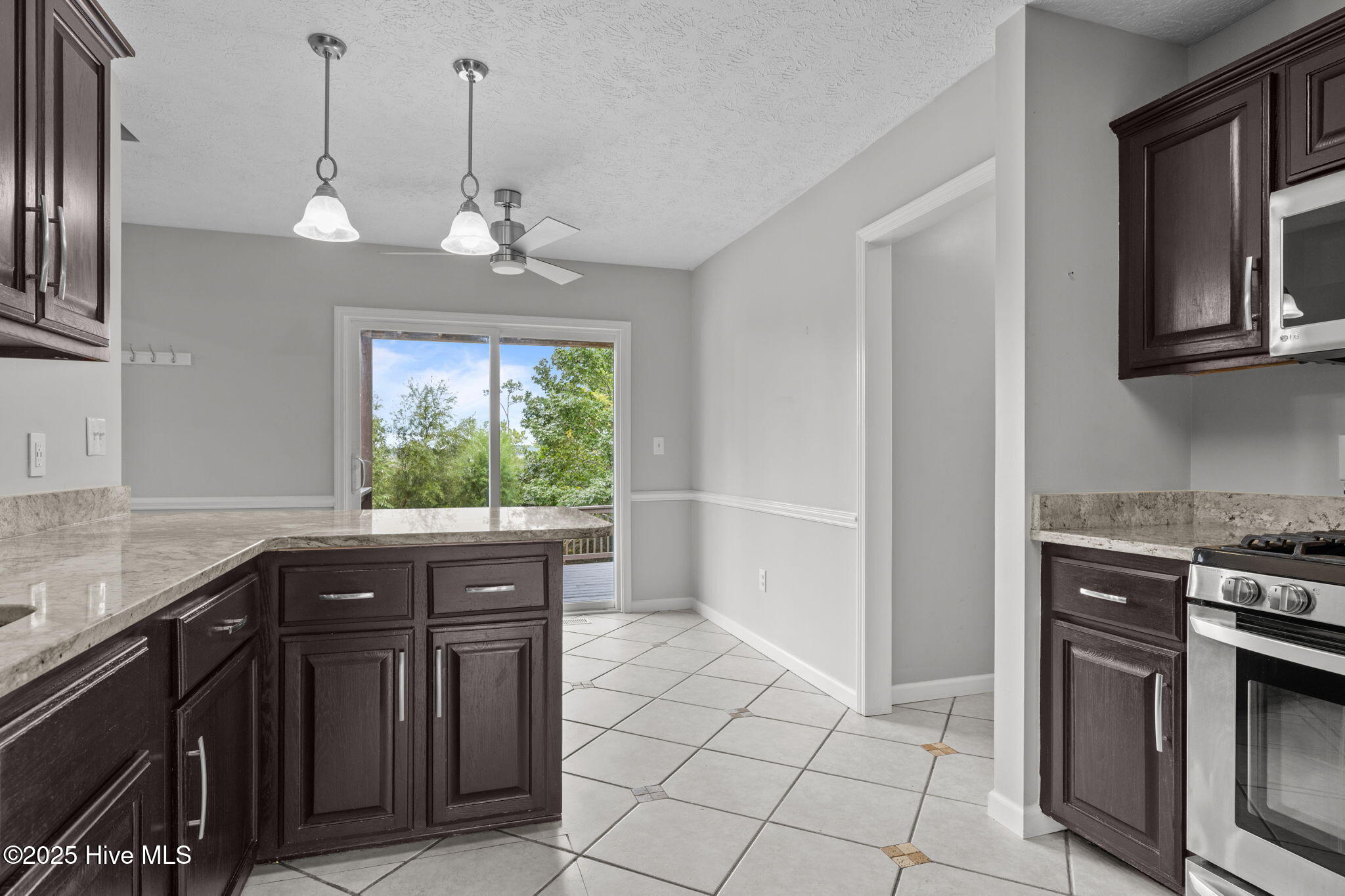 906 Ridge Water Boulevard Morehead City, NC 28557 - Photo 10 of 56 Kitchen