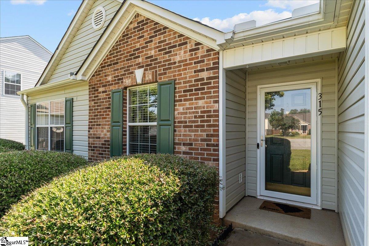 315 Timberfield Way Simpsonville, SC 29680 - Photo 2 of 21