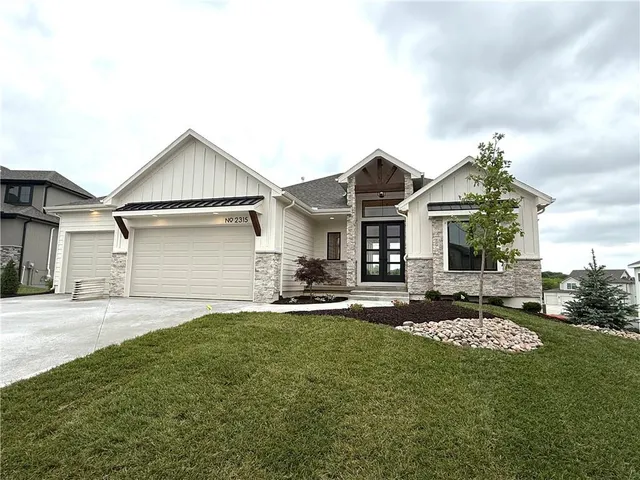 $745,900 | 2315 Southwest Serena Place, Lee's Summit, MO 64082