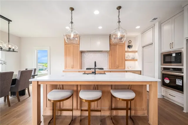 $745,900 | 2315 Southwest Serena Place, Lee's Summit, MO 64082