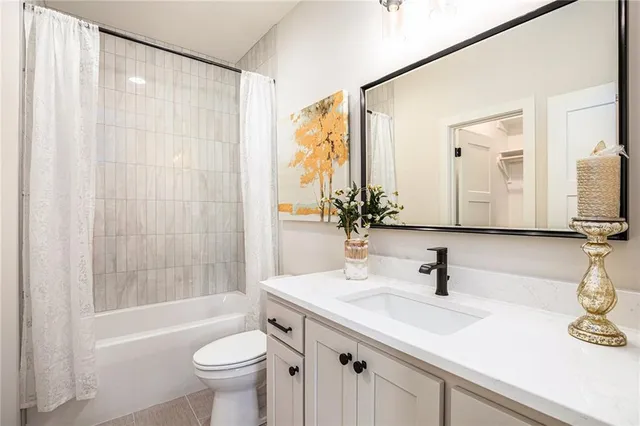 $745,900 | 2315 Southwest Serena Place, Lee's Summit, MO 64082