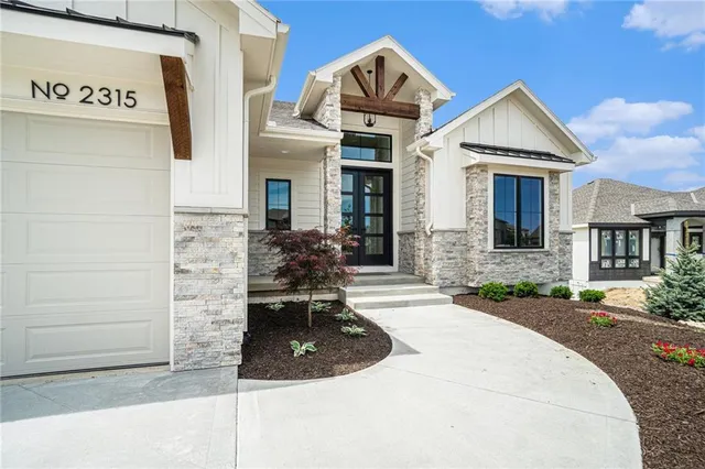 $745,900 | 2315 Southwest Serena Place, Lee's Summit, MO 64082