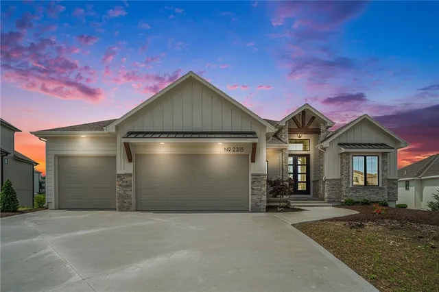 $745,900 | 2315 Southwest Serena Place, Lee's Summit, MO 64082