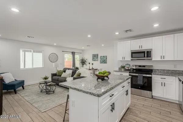 $1,850 | 6618 South 22nd Place, Phoenix, AZ 85042