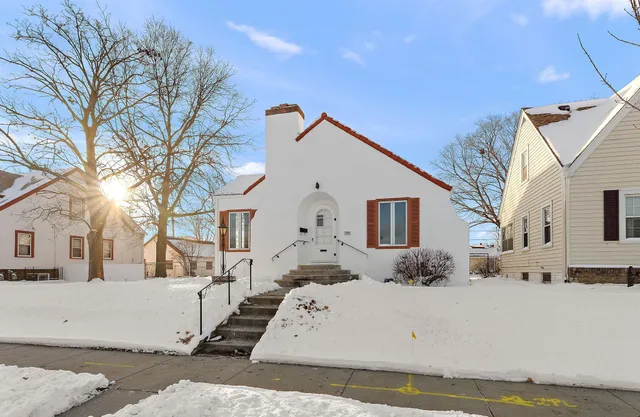 $319,900 | 548 5th Avenue South, South St. Paul, MN 55075