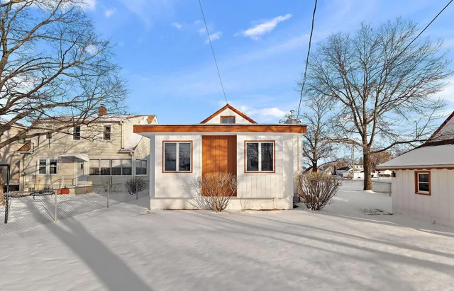 $319,900 | 548 5th Avenue South, South St. Paul, MN 55075