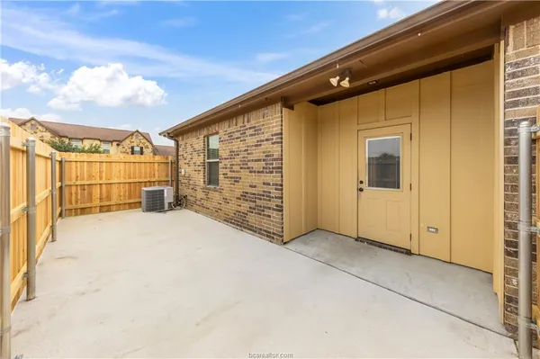 $2,200 | 141 Armored Avenue, College Station, TX 77845