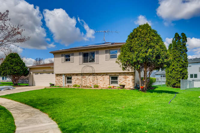 2210 Savannah Road Elgin, IL 60123 - Photo 2 of 27