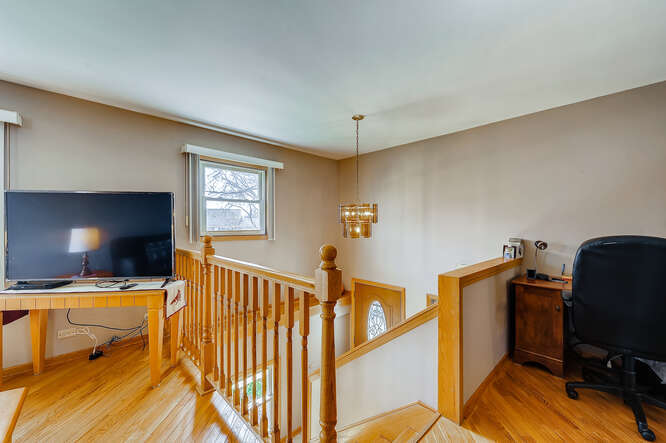 2210 Savannah Road Elgin, IL 60123 - Photo 4 of 27
