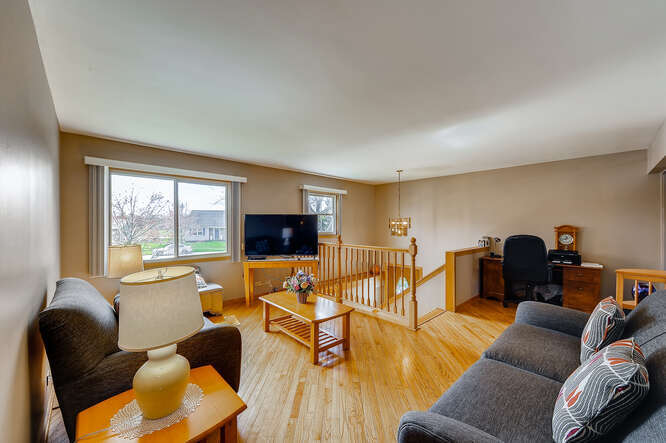 2210 Savannah Road Elgin, IL 60123 - Photo 6 of 27
